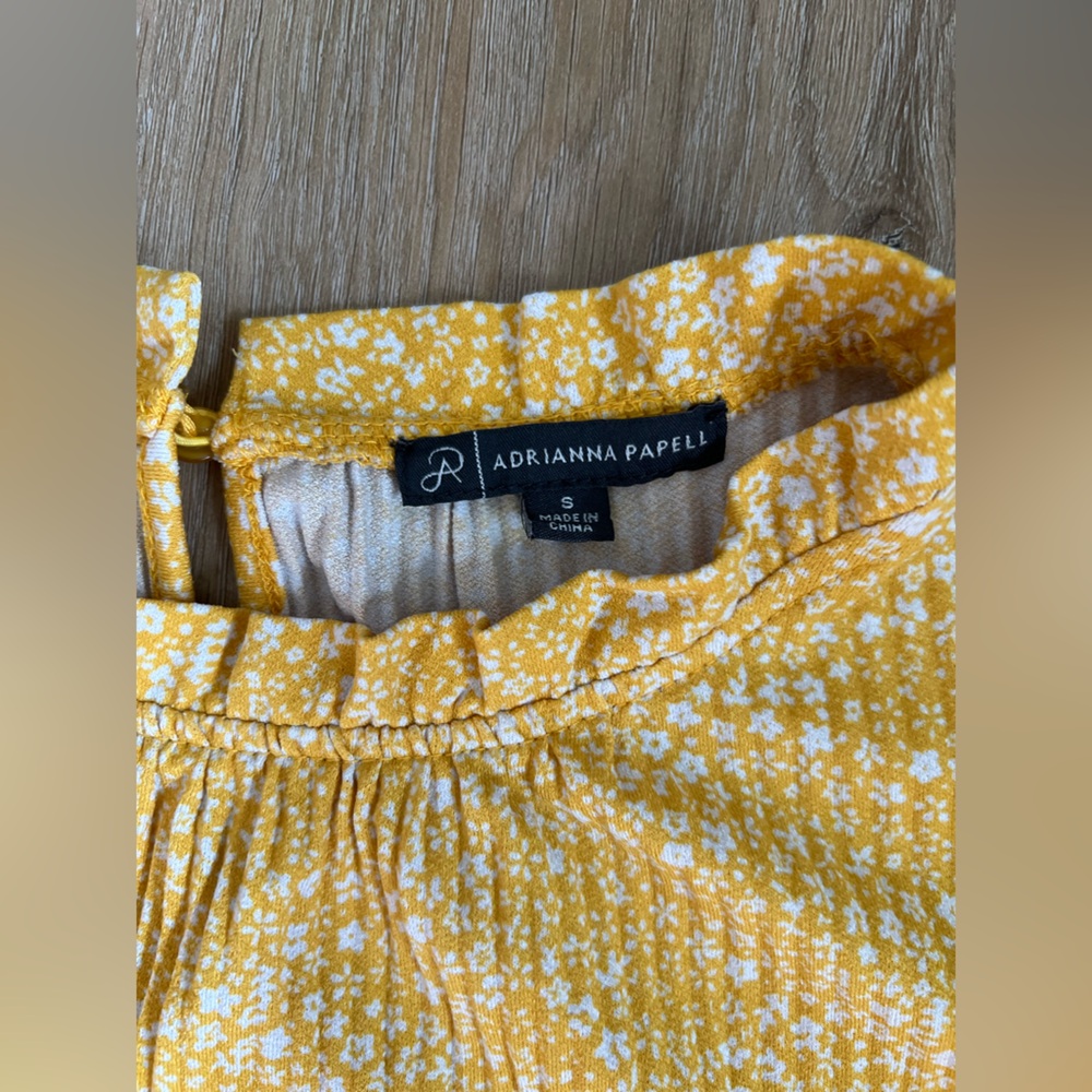 ADRIANNA PAPPELL Yellow Floral Yoke Detail Top EUC - Picture 5 of 6